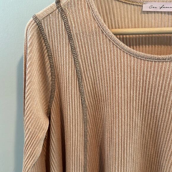 Ces Femme Small Wavy Ribbed Knit Contrast Stitched Top NWOT - Picture 4 of 7